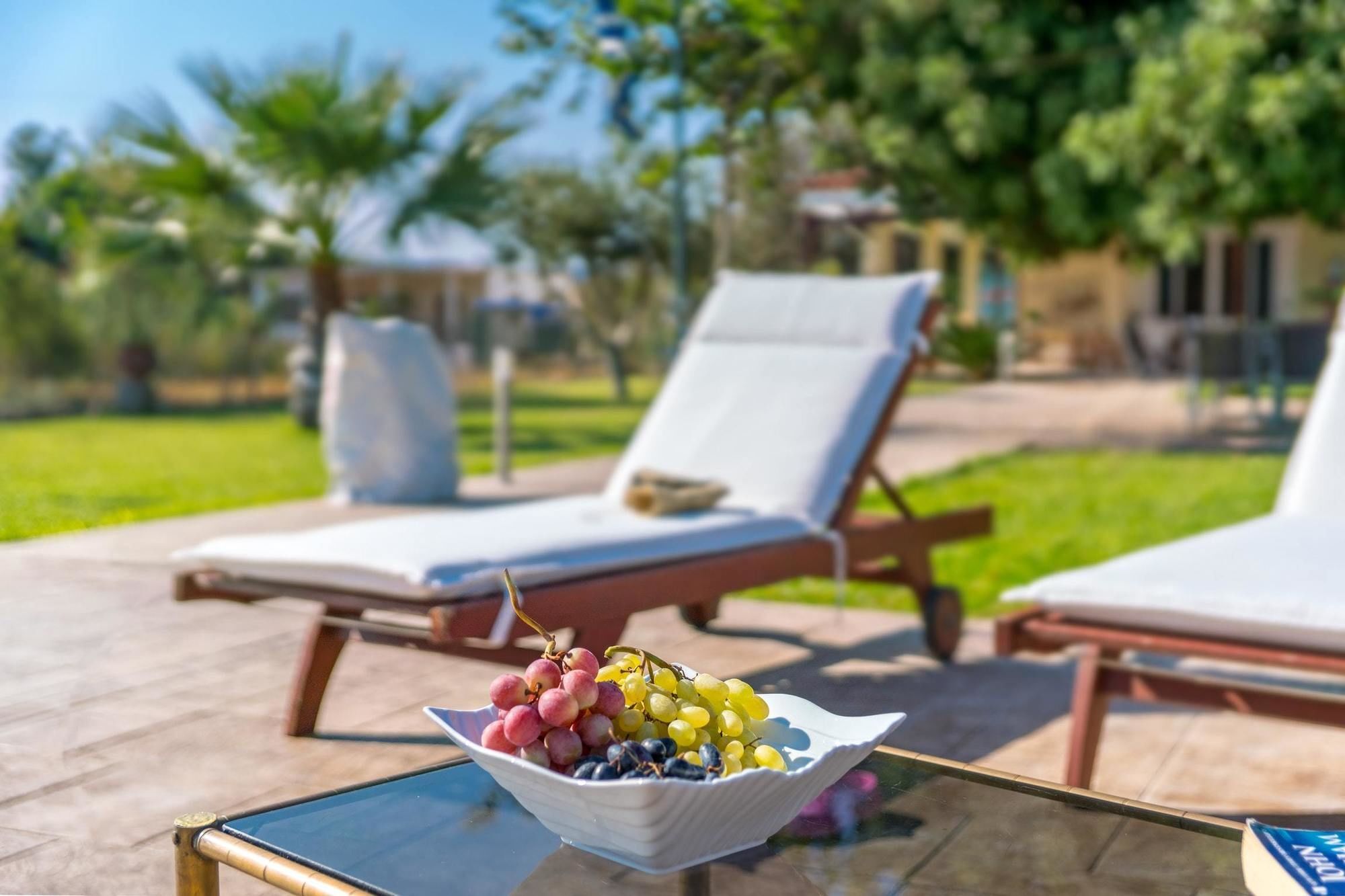 Maria'S Seaside Villa - House With 3 Rooms In Marathon, With Wonderful Exterior photo