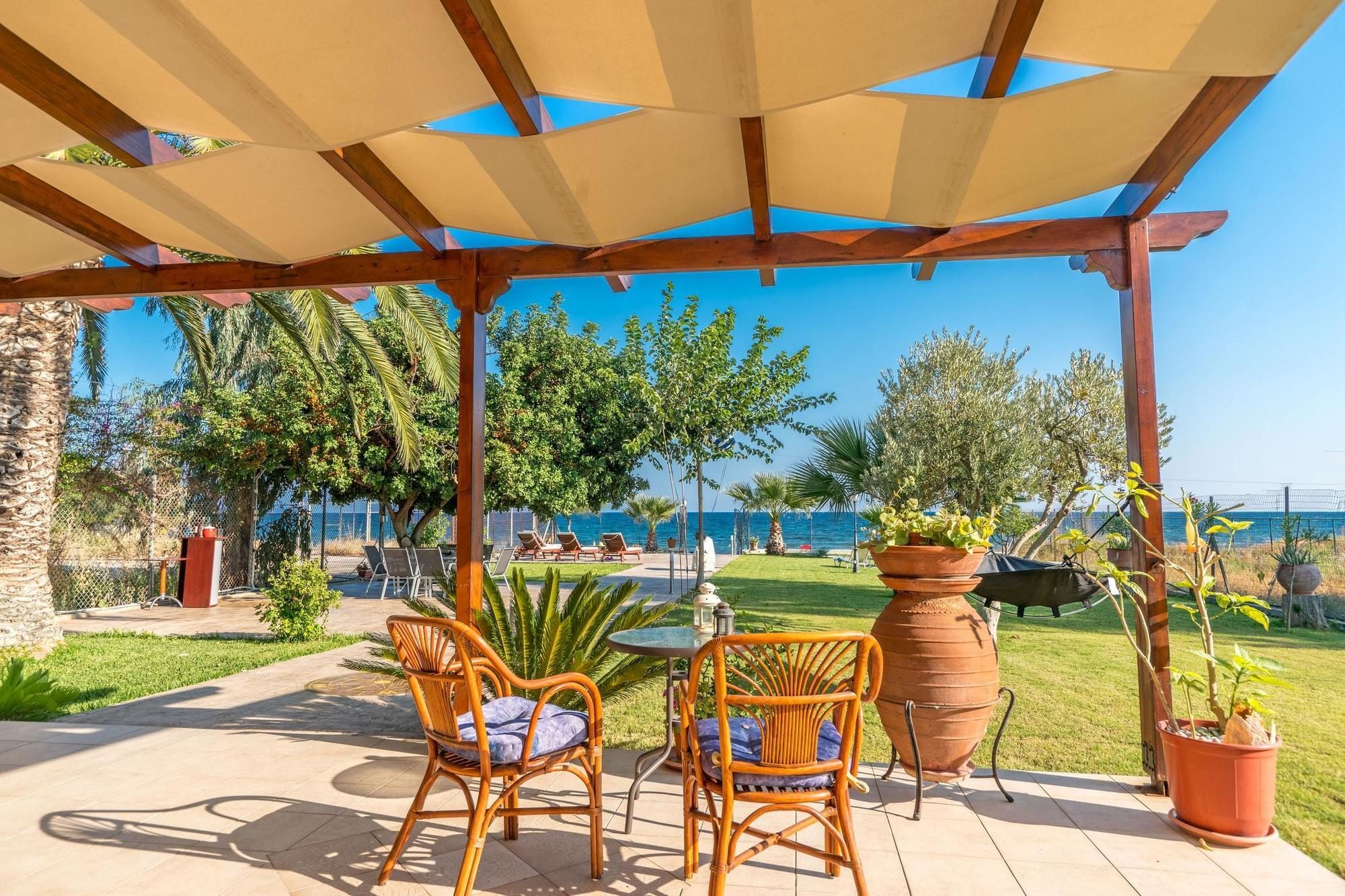 Maria'S Seaside Villa - House With 3 Rooms In Marathon, With Wonderful Exterior photo